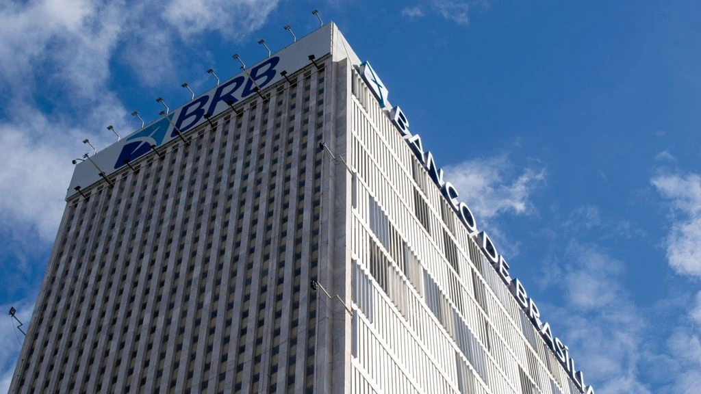 Estagiária em engenharia em escritório da Petrobras
